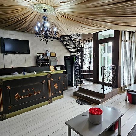 Flamingo Hostel Piteşti Esterno foto
