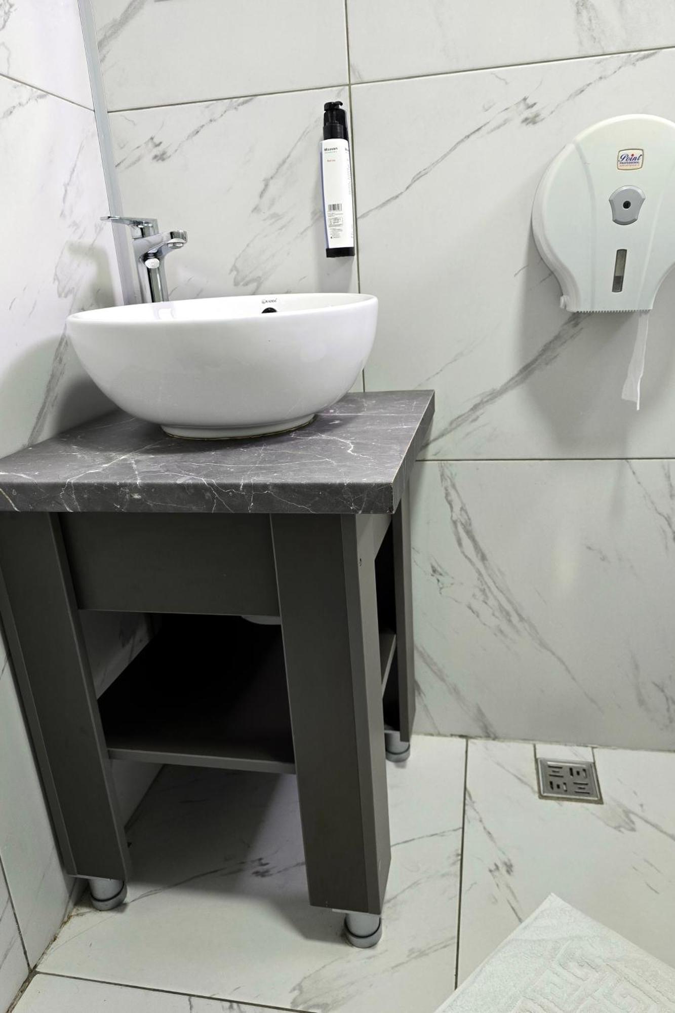 Flamingo Hostel Piteşti Esterno foto