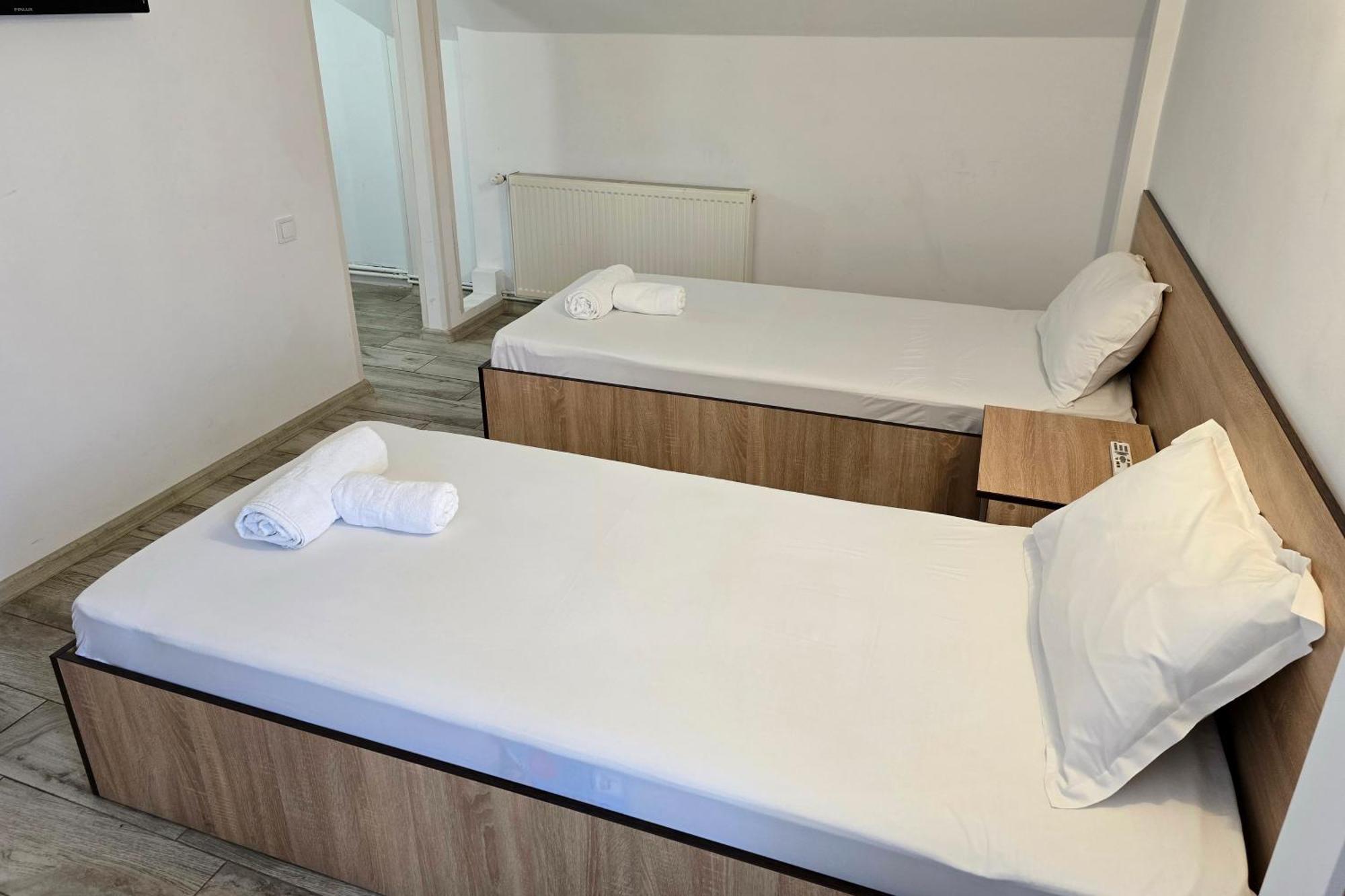 Flamingo Hostel Piteşti Esterno foto