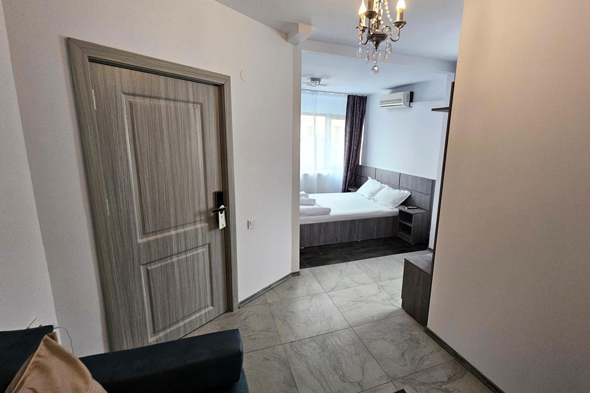 Flamingo Hostel Piteşti Esterno foto