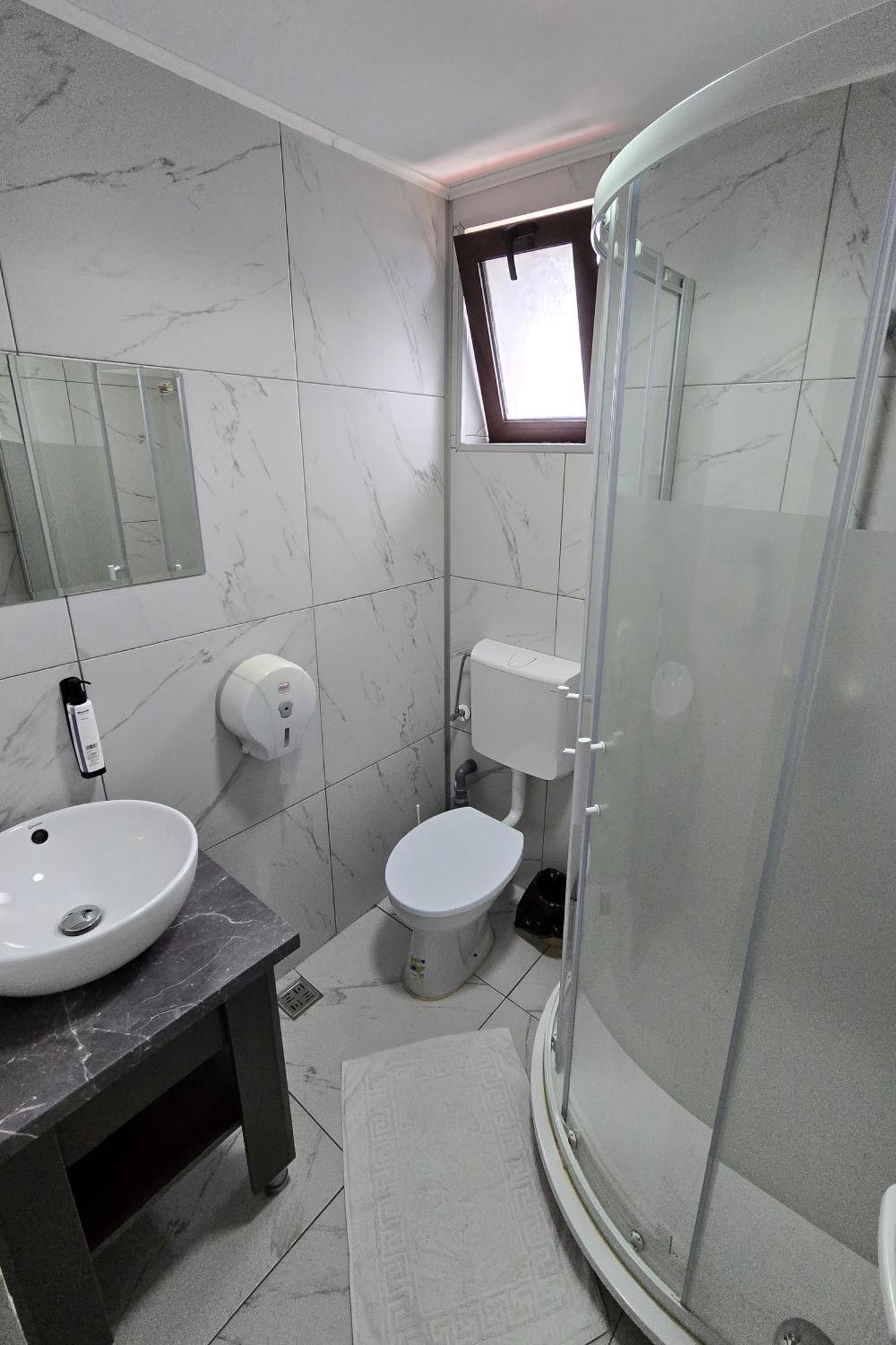 Flamingo Hostel Piteşti Esterno foto
