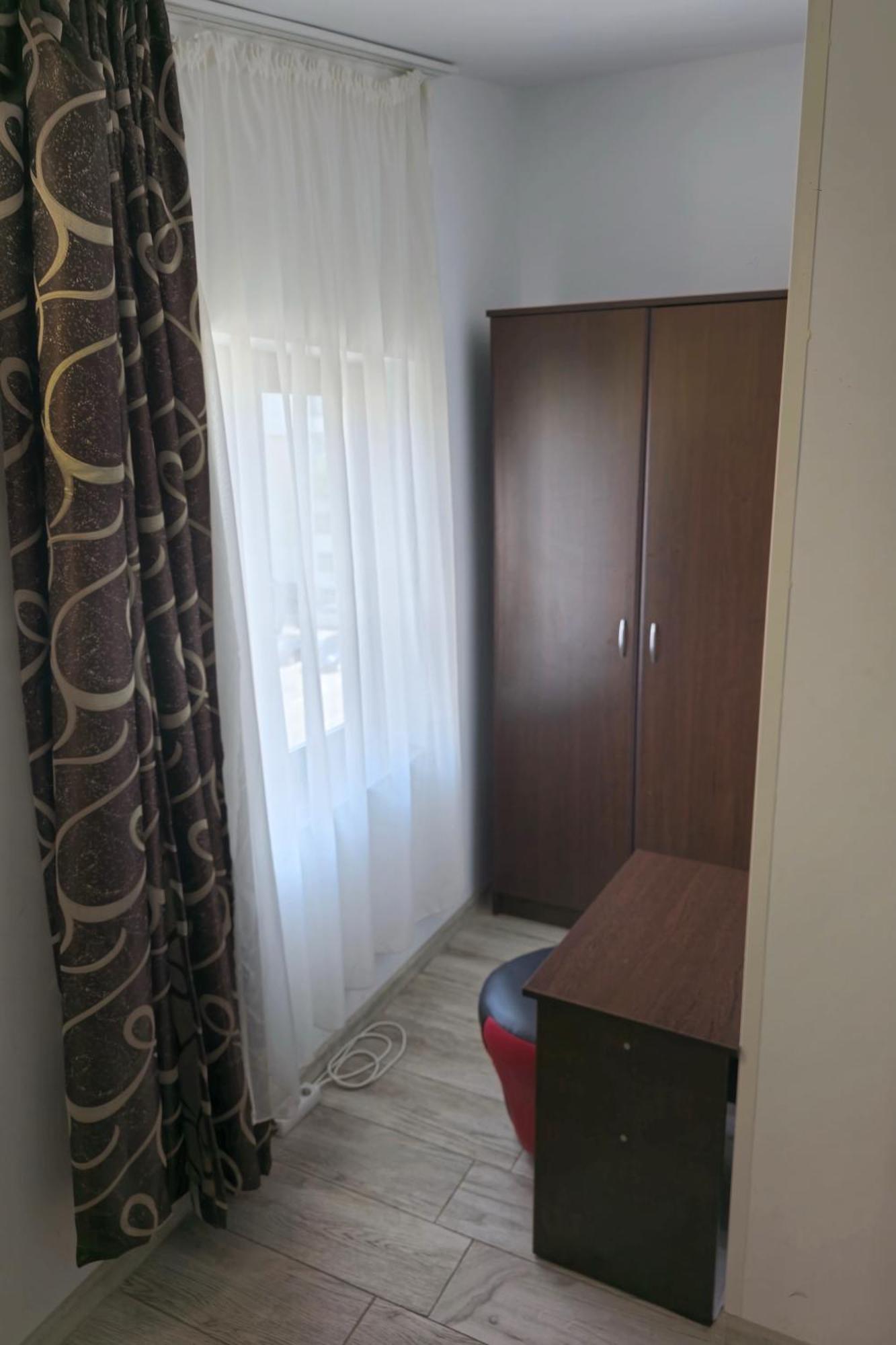 Flamingo Hostel Piteşti Esterno foto