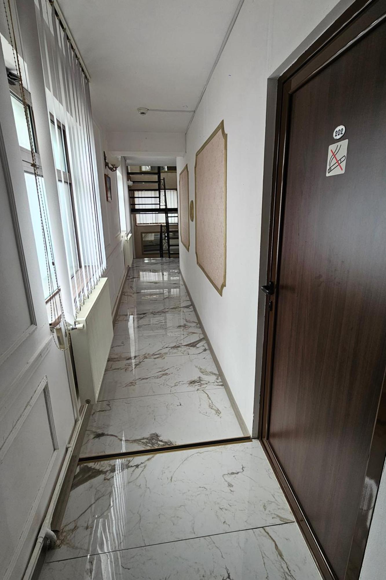 Flamingo Hostel Piteşti Esterno foto