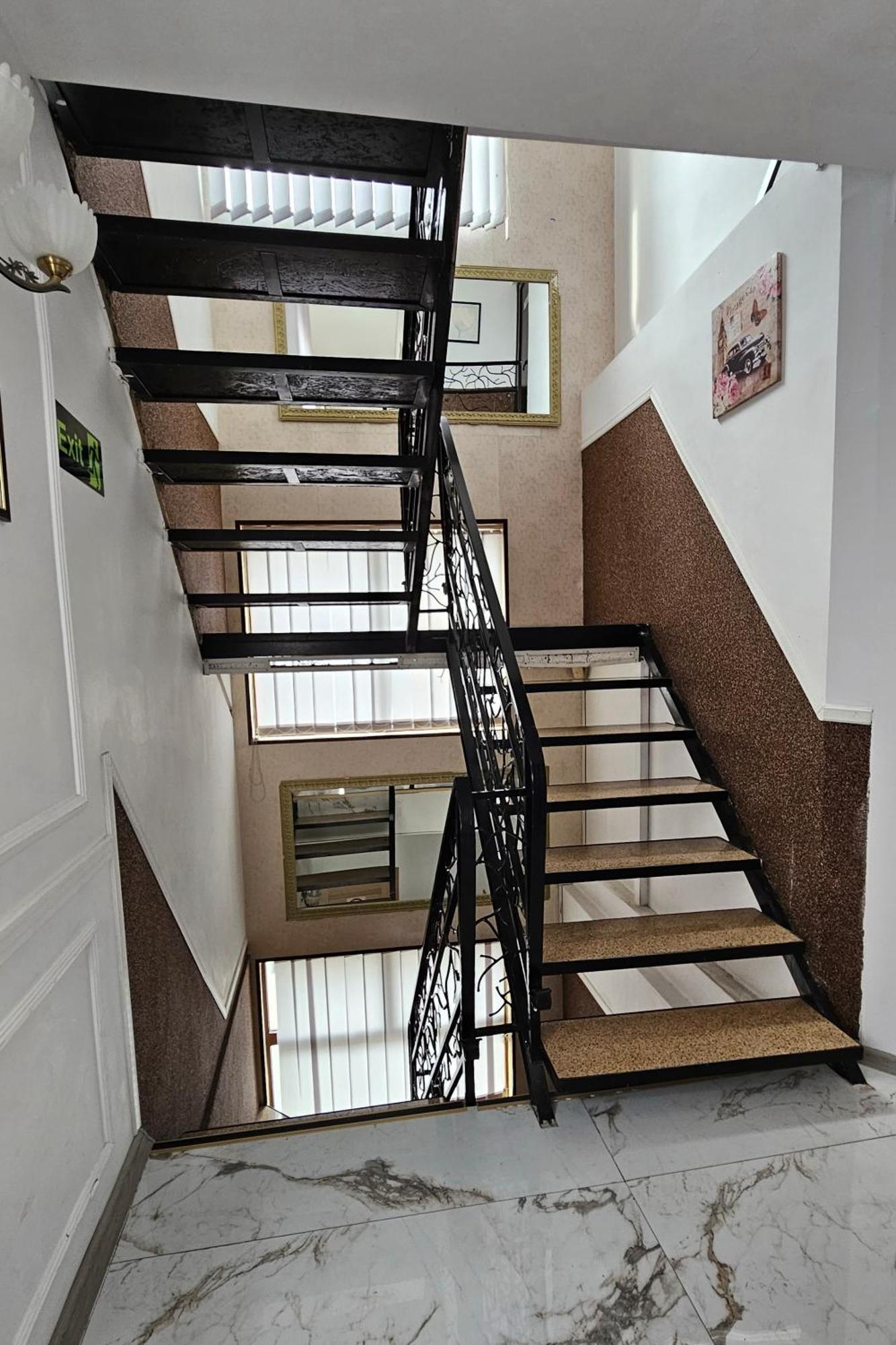 Flamingo Hostel Piteşti Esterno foto