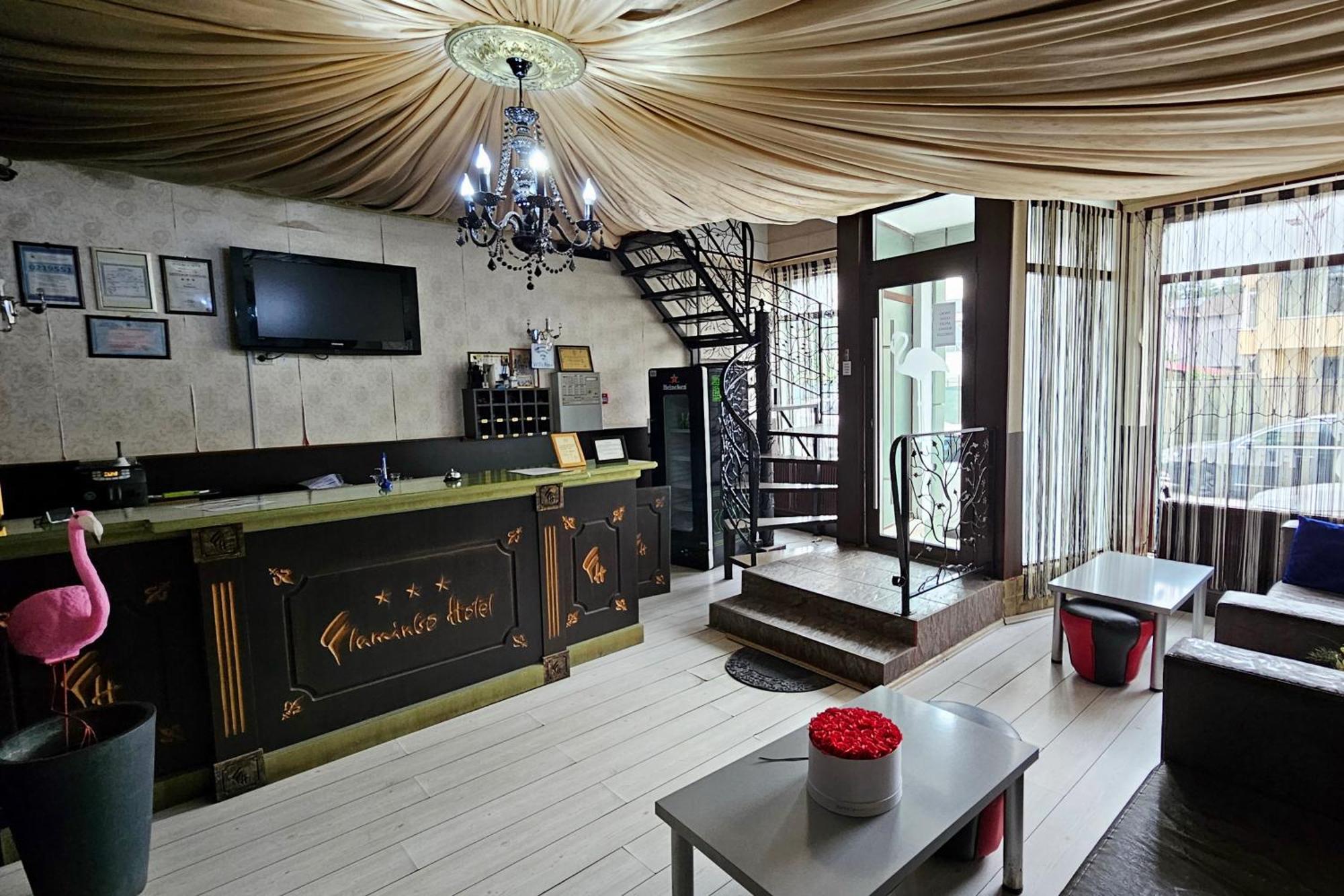Flamingo Hostel Piteşti Esterno foto
