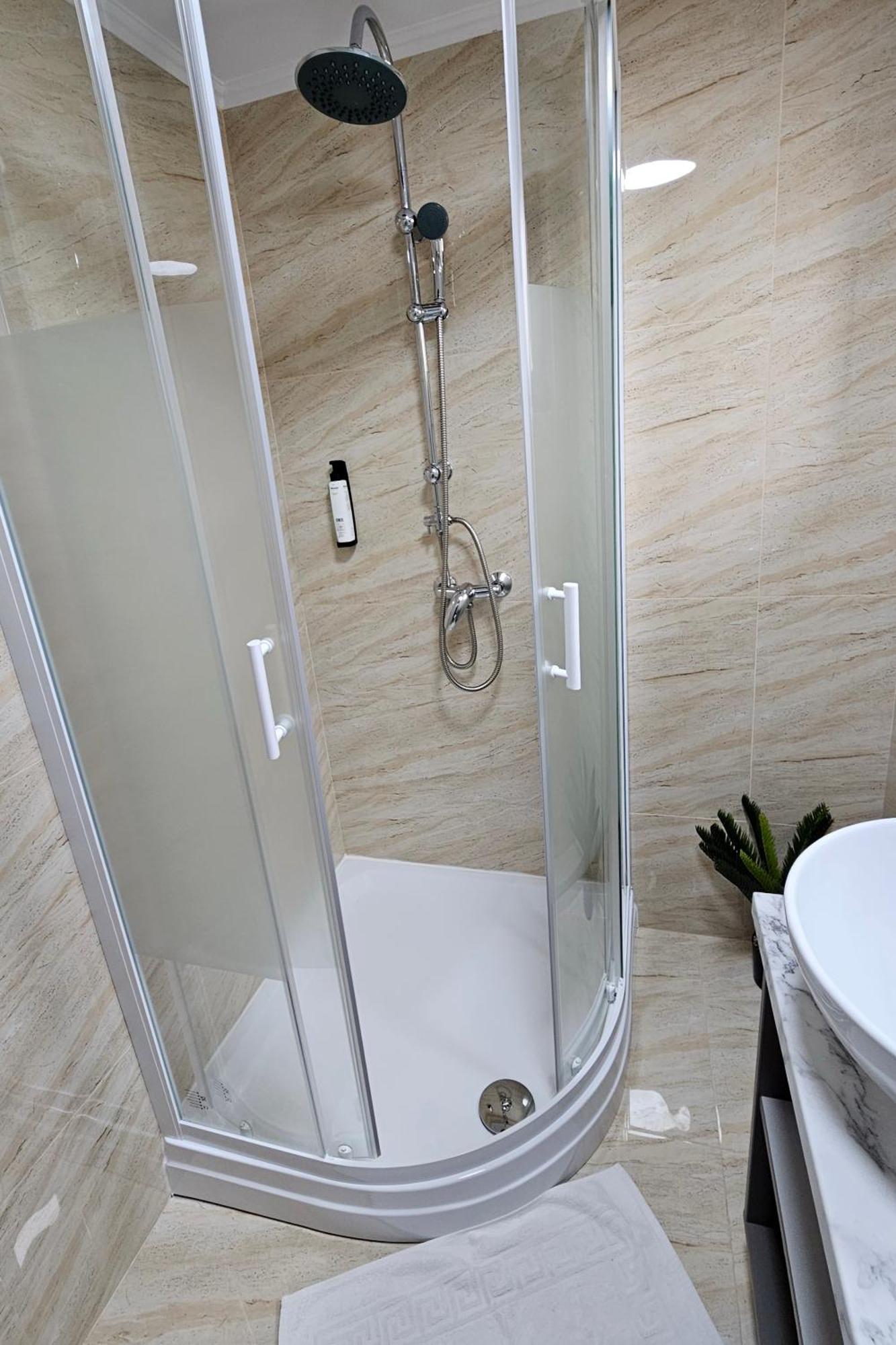 Flamingo Hostel Piteşti Esterno foto